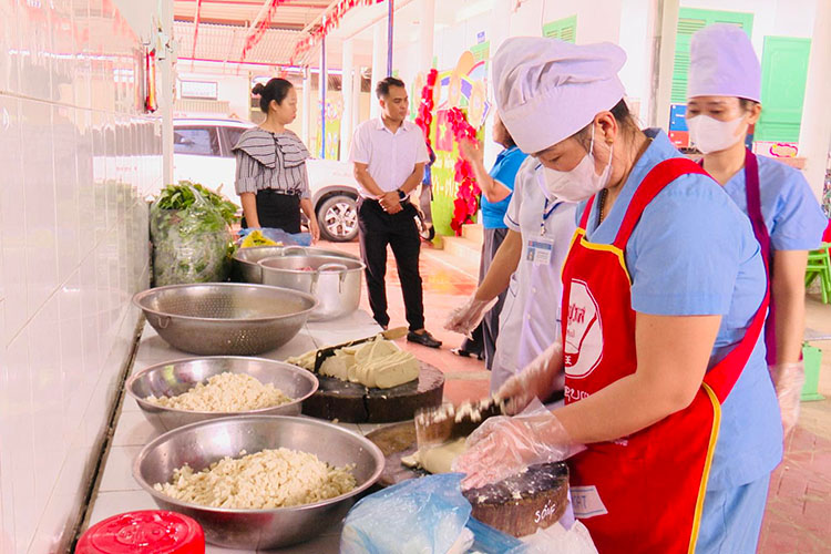 La province de Điện Biên renforce le travail d'assurance de la sécurité alimentaire scolaire dans la région. Photo: Commune de Thanh Nưa