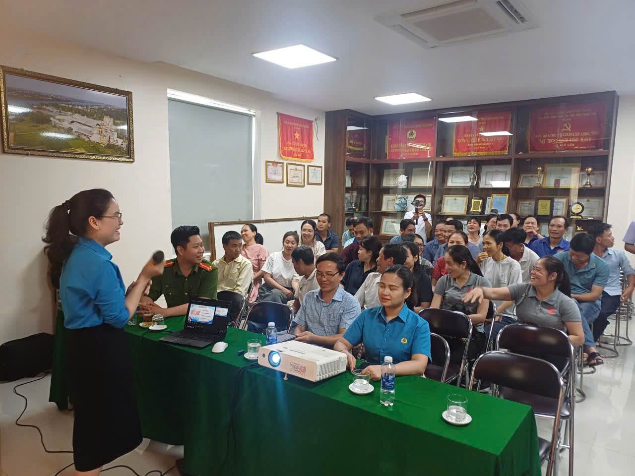 Union members participating in the training class. Photo: Nha Phuong.