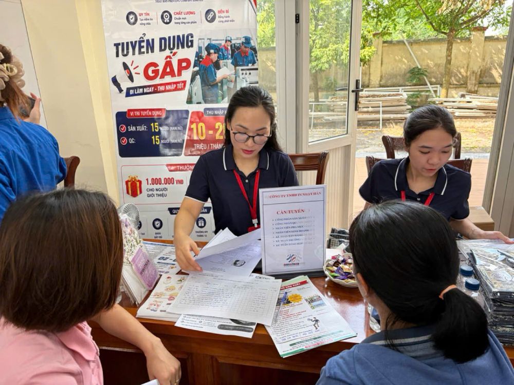 Tại phiên, các chỉ tiêu có mức thu nhập cao từ 15 triệu đồng/tháng trở lên có 191/2.186 chỉ tiêu (chiếm 8,7% tổng số chỉ tiêu tuyển dụng). Ảnh: Quỳnh Chi