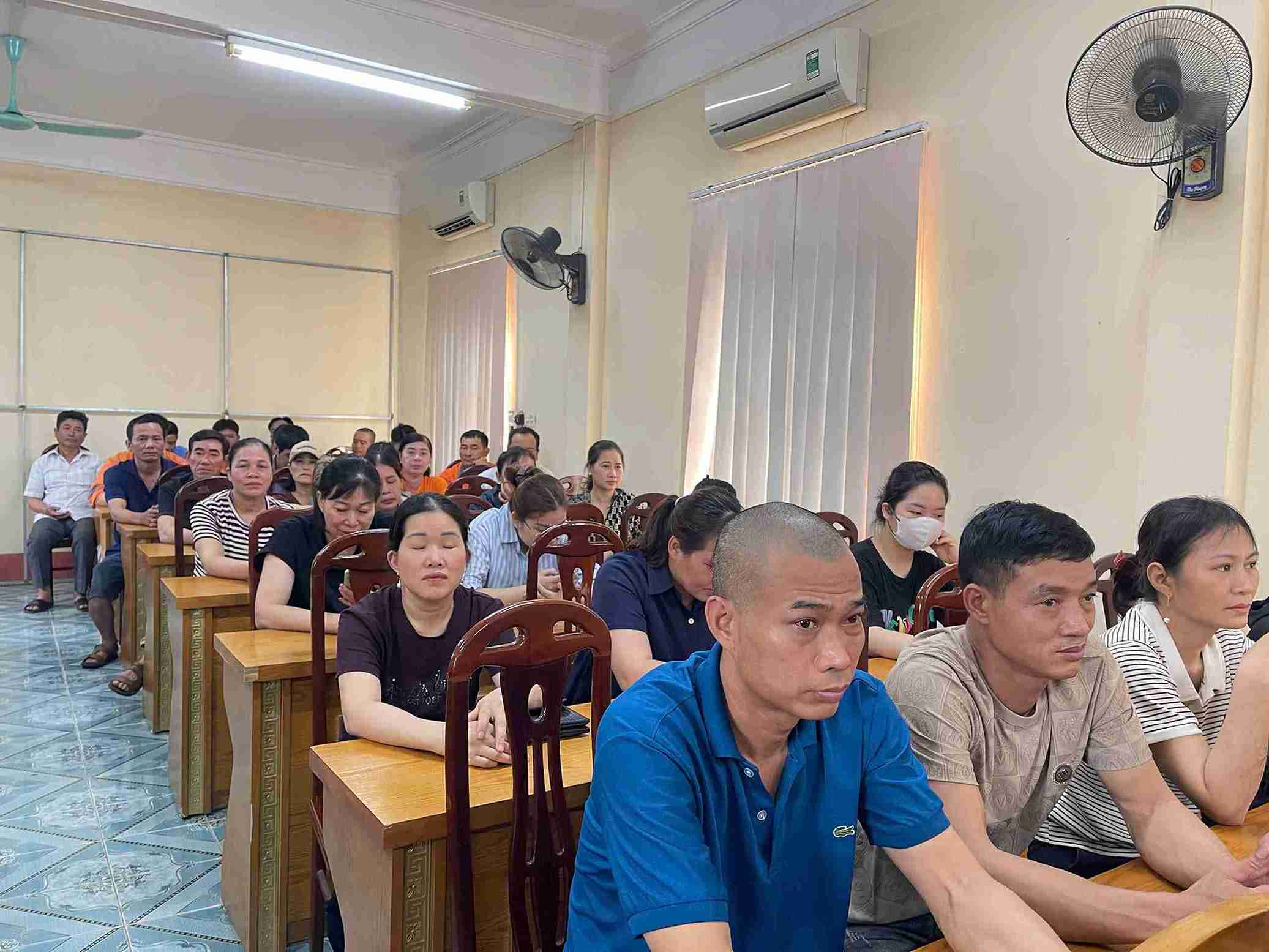 Gần 500 đoàn viên tham gia chương trình khám mắt tại Kinh Môn