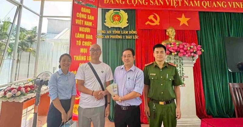 Lâm Đồng: Nhặt gần 30 triệu đồng tại ATM, trả lại người đánh rơi
