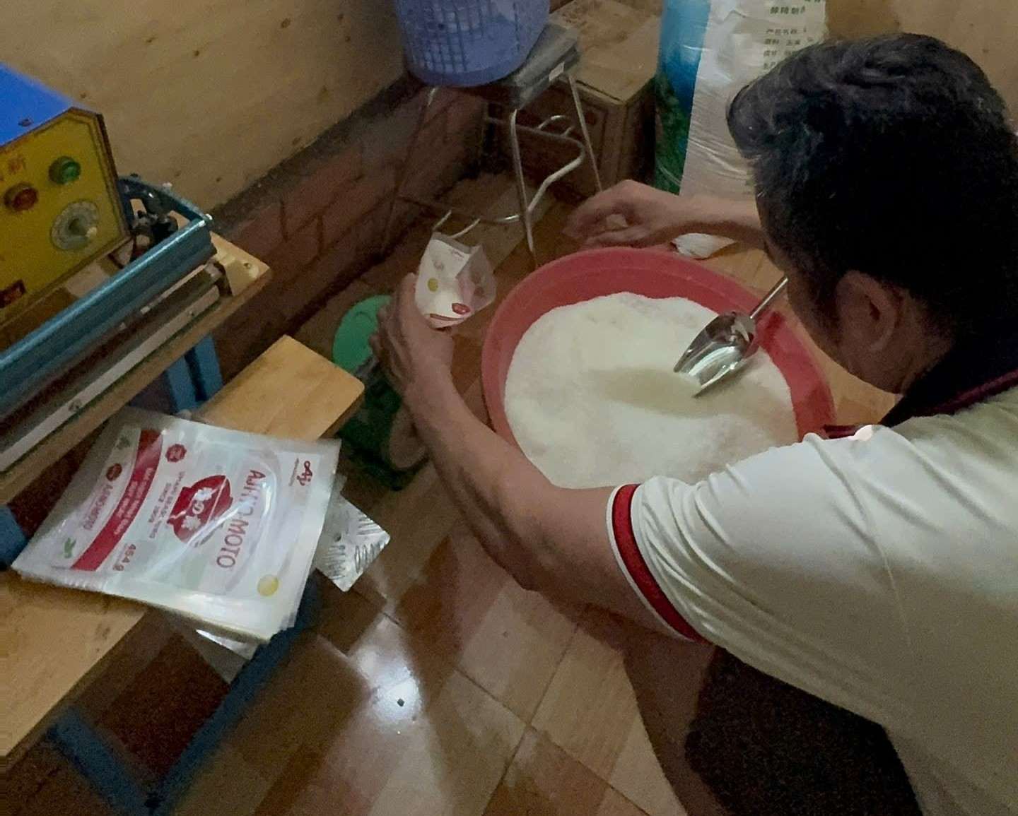 La policía de la ciudad de Ho Chi Minh procesa a 3 acusados en una red a gran escala de falsificación de glutamato monosódico
