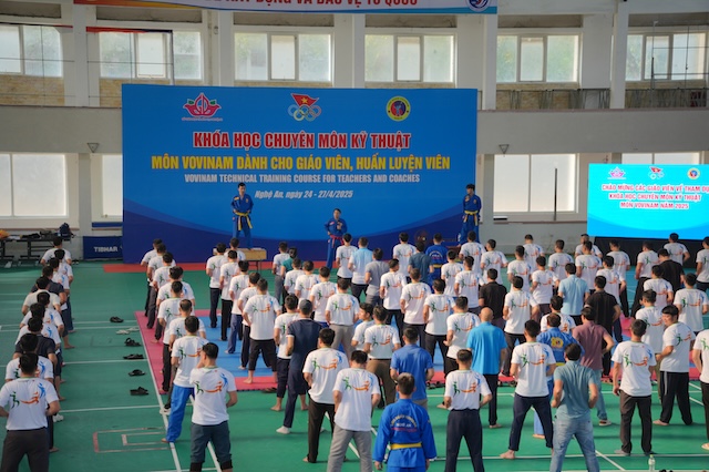 Hoạt động nâng cao năng lực cho giáo viên được triển khai qua tập huấn trực tiếp. Ảnh: M.A