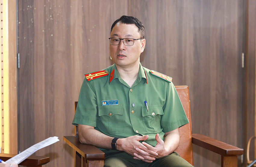 Phó Cục trưởng A05 Triệu Mạnh Tùng chia sẻ tại buổi tọa đàm. Ảnh: Bộ Công an