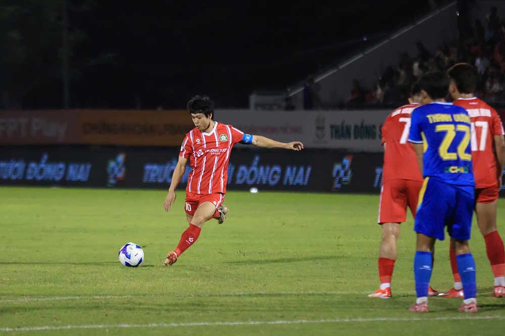 Cong Phuong scores on his return from injury for Truong Tuoi Dong Nai. Photo: Binh Le