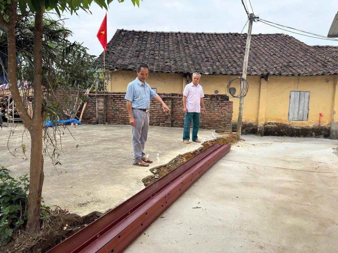 Nhờ sự đồng lòng của người dân, nhiều cây cầu đã được xây dựng lại sau lũ khang trang hơn. Ảnh: Phạm Hà