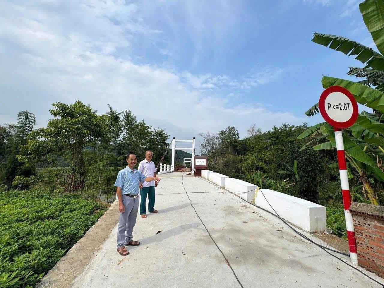 Many people in Cao Bang have also contributed to rebuilding civil bridges after historic floods. Photo: Pham Ha