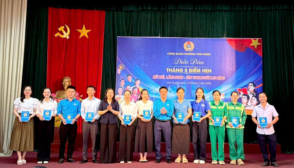 Vinh Hung Ward organizes the "May Rendezvous" Forum, creating a space for meeting, dialogue, and sharing between trade union officials and union members and workers. Photo: Nghe An Trade Union