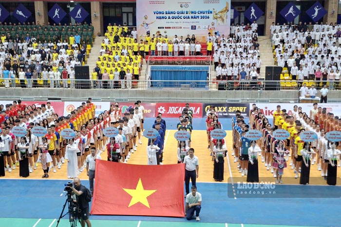 Over 400 officials, coaches, and athletes participate in the volleyball tournament in Dien Bien. Photo: Quang Dat