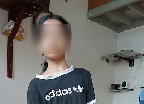 Scoliosis is seriously affecting Kim Ngan's health and studies. Photo: Provided by the teacher