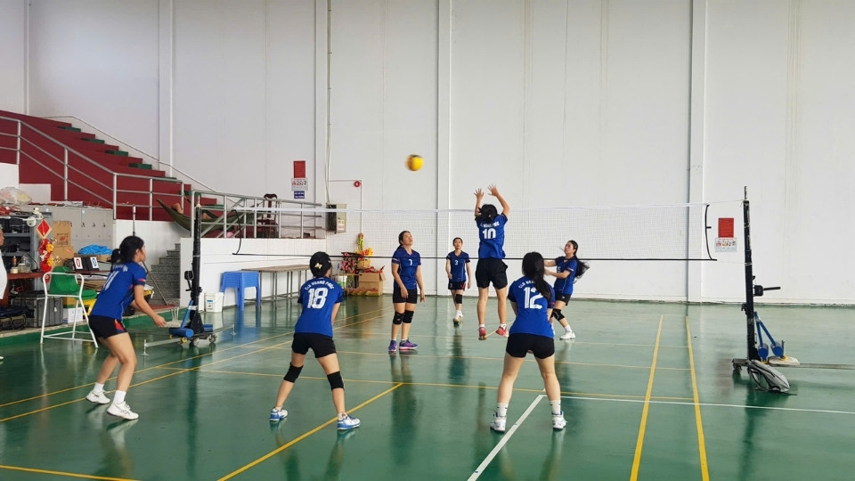 Các vận động viên thi đấu sôi nổi, cống hiến nhiều pha bóng đẹp mắt tại giải giao lưu. Ảnh: Hoàng Lộc