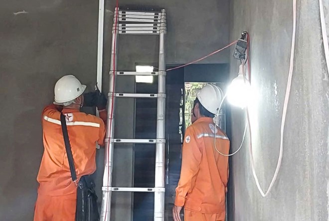 Hanoi City People's Council regulates power and water cuts for construction works that violate planning and do not have construction permits to ensure security, order, and social safety in the city. Photo: EVN provided