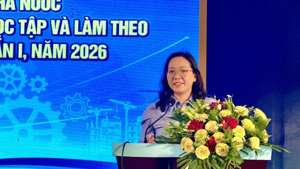 Bà Nguyễn Thị Hồng Nhung - Ủy viên Ban Thường vụ Tỉnh ủy, Phó Chủ tịch Thường trực Ủy ban MTTQ Việt Nam tỉnh Vĩnh Long phát biểu chỉ đạo tại buổi họp mặt. Ảnh: Hoàng Lộc