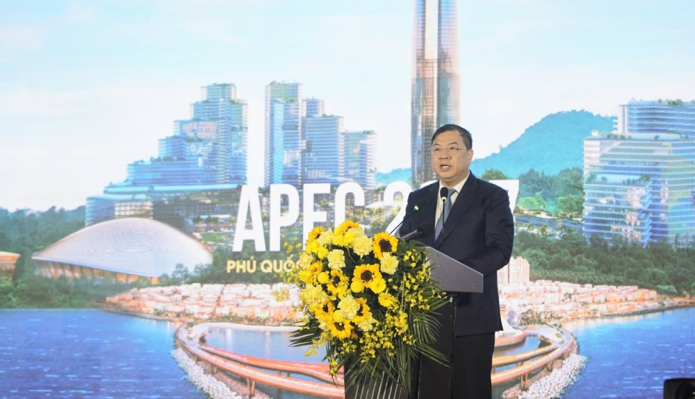 Politburo Member, Standing Deputy Prime Minister Pham Gia Tuc speaks at the conference announcing the planning and investment promotion of An Giang province. Photo: Nguyen Anh