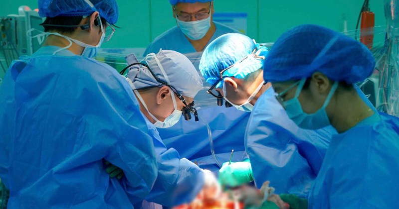 Ghép tim từ người cho chết não cứu bé gái ở TP.HCM