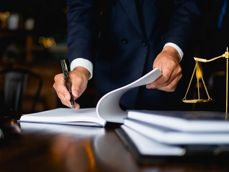 Các bộ trưởng, trưởng ngành nghiêm túc kiểm điểm trách nhiệm chậm ban hành văn bản. Ảnh: VGP