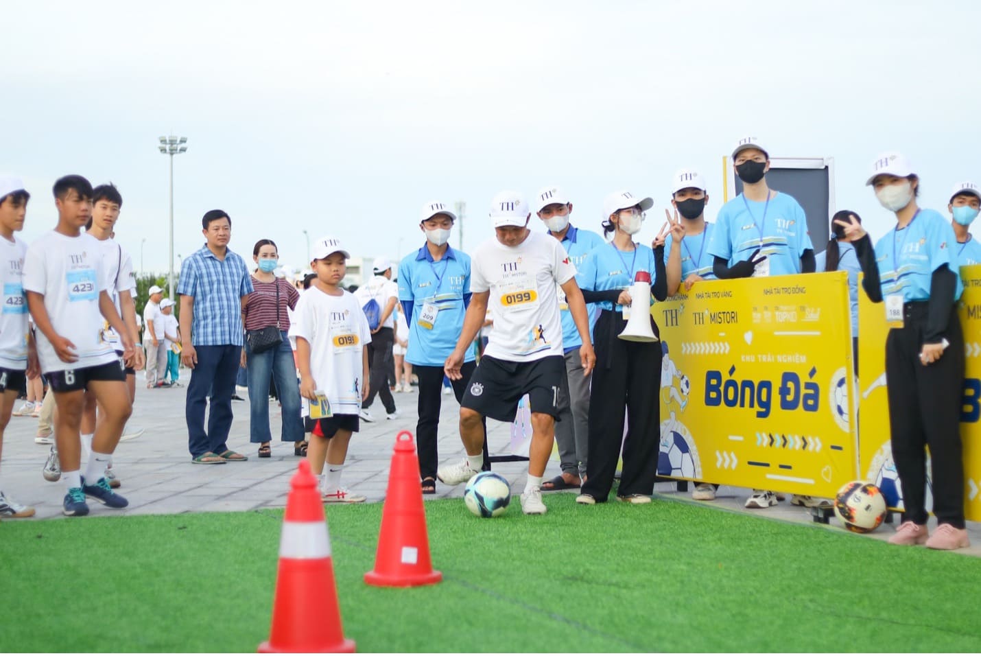 Các vận động viên hào hứng với khu trải nghiệm thể thao. Ảnh: S-Race 2026 Cà Mau