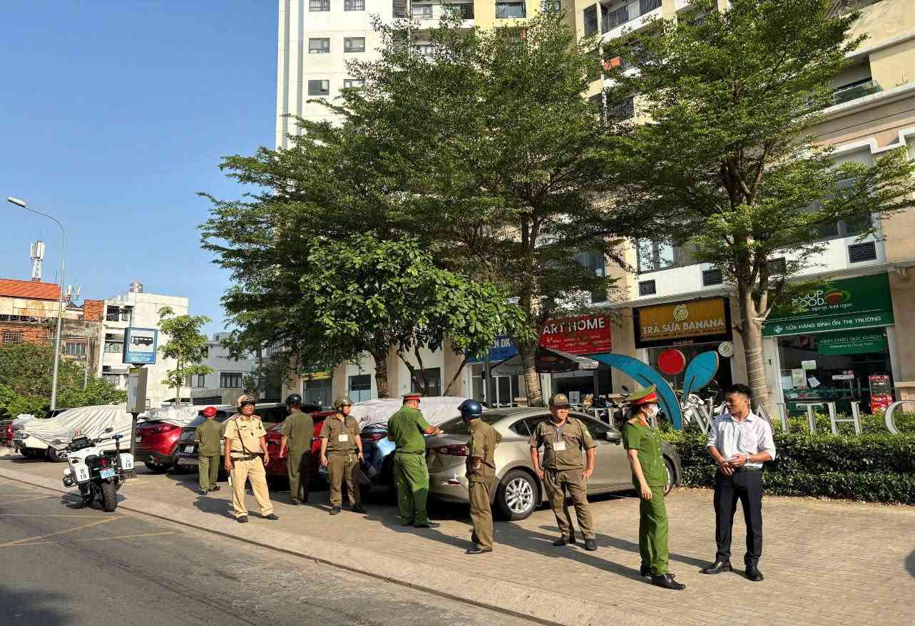 Lực lượng liên ngành sẽ tiếp tục duy trì tuần tra kiểm soát khép kín địa bàn. Ảnh: Đông Hoàng
