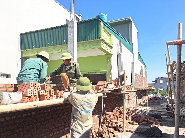 Khung giờ được phép thi công xây dựng nhà ở riêng lẻ trong khu dân cư Hà Nội là vấn đề được bạn đọc quan tâm. Ảnh: Kim Nhung