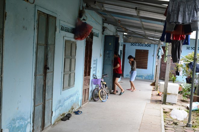Không có nhà ở xã hội, nhiều công nhân ở Quảng Ngãi phải tá túc trong những căn phòng trọ xuống cấp, nhưng giá cho thuê lại cao. Ảnh: Đông Giang