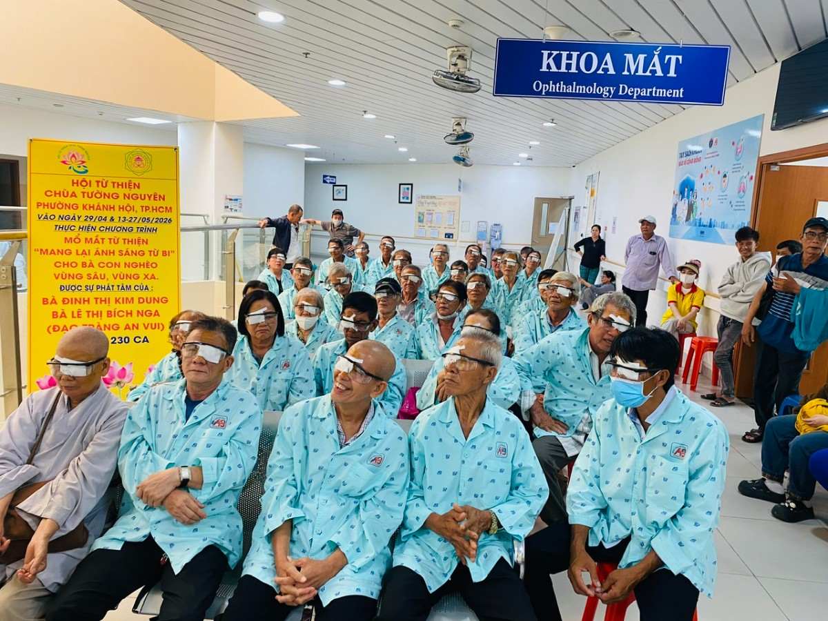 Mổ mắt miễn phí cho bà con có hoàn cảnh khó khăn đến từ nhiều tỉnh, thành vùng sâu, vùng xa. Ảnh: Ngọc Hằng