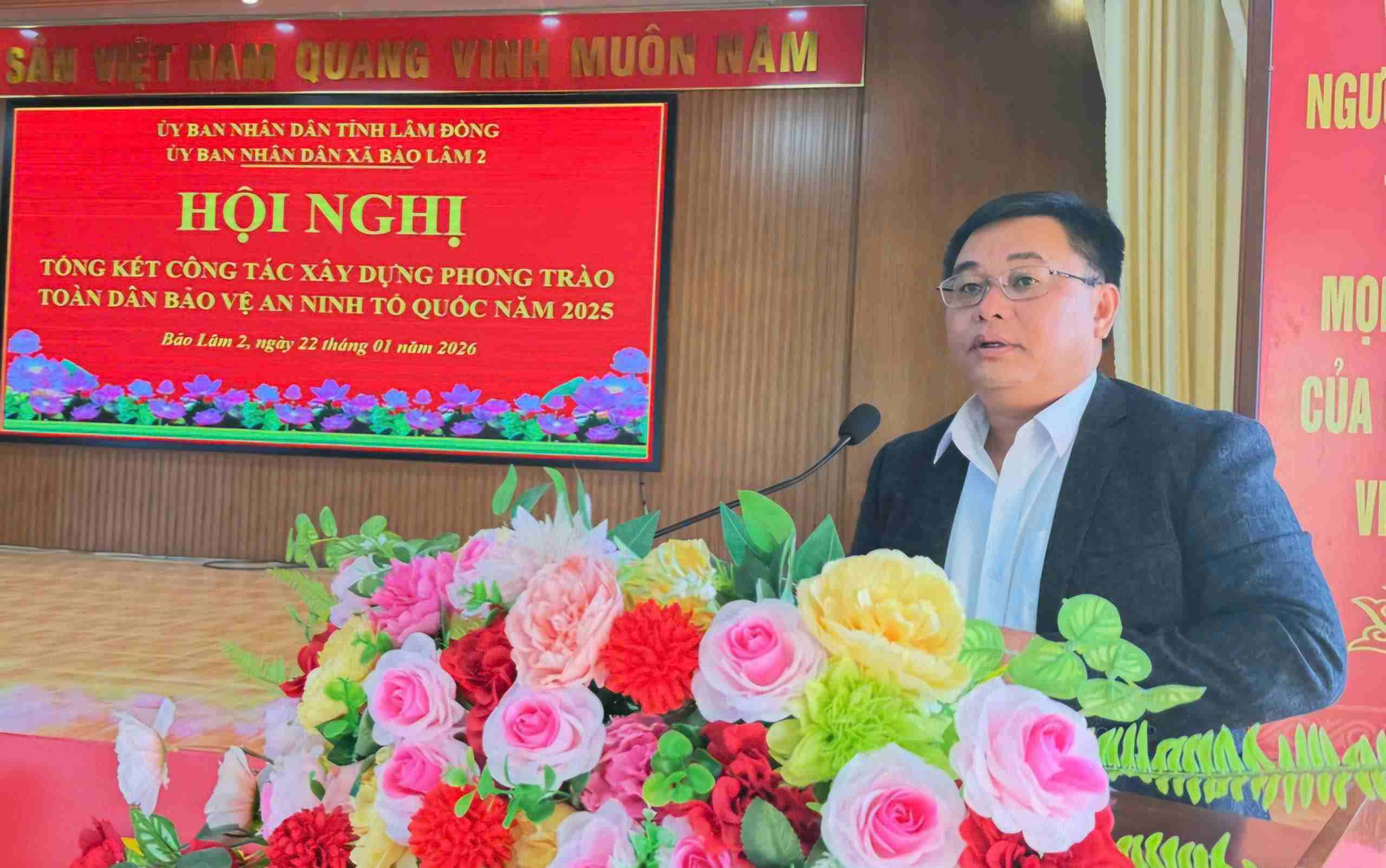 Mr. Tran Viet Cuong - Chairman of Bao Lam 2 Commune People's Committee is the only person ranked as excellently completing tasks in 124 communes, wards, and special zones of Lam Dong province. Photo: Phuc Khanh