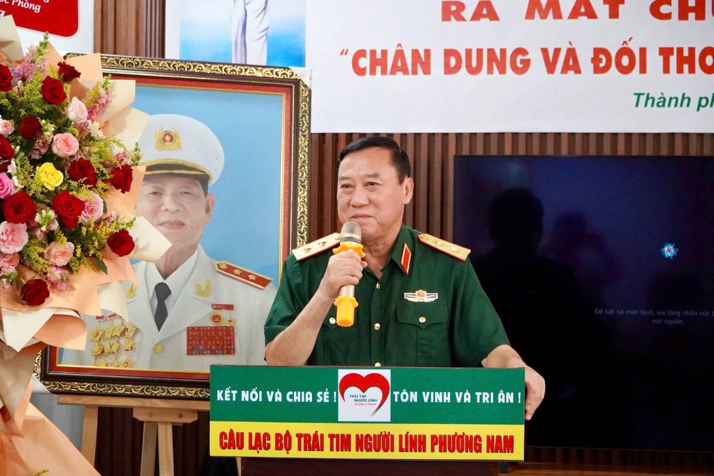 Trung tướng, PGS.TS Nguyễn Đức Hải chia sẻ tại buổi lễ. Ảnh: Mai Anh. 