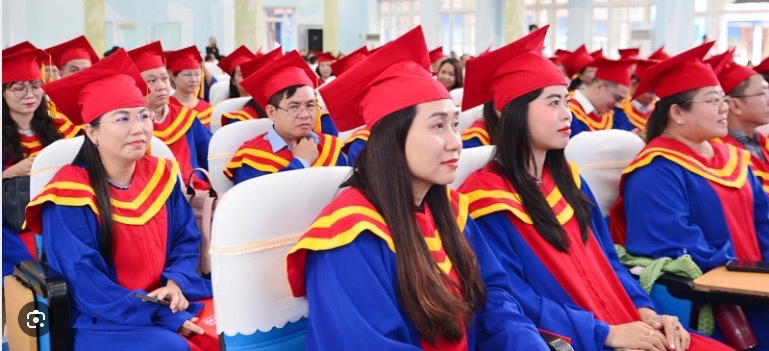 Tân thạc sĩ Trường Đại học Thủ Dầu Một trong lễ tốt nghiệp thạc sĩ năm 2025. Ảnh: Trường ĐH Thủ Dầu Một. 