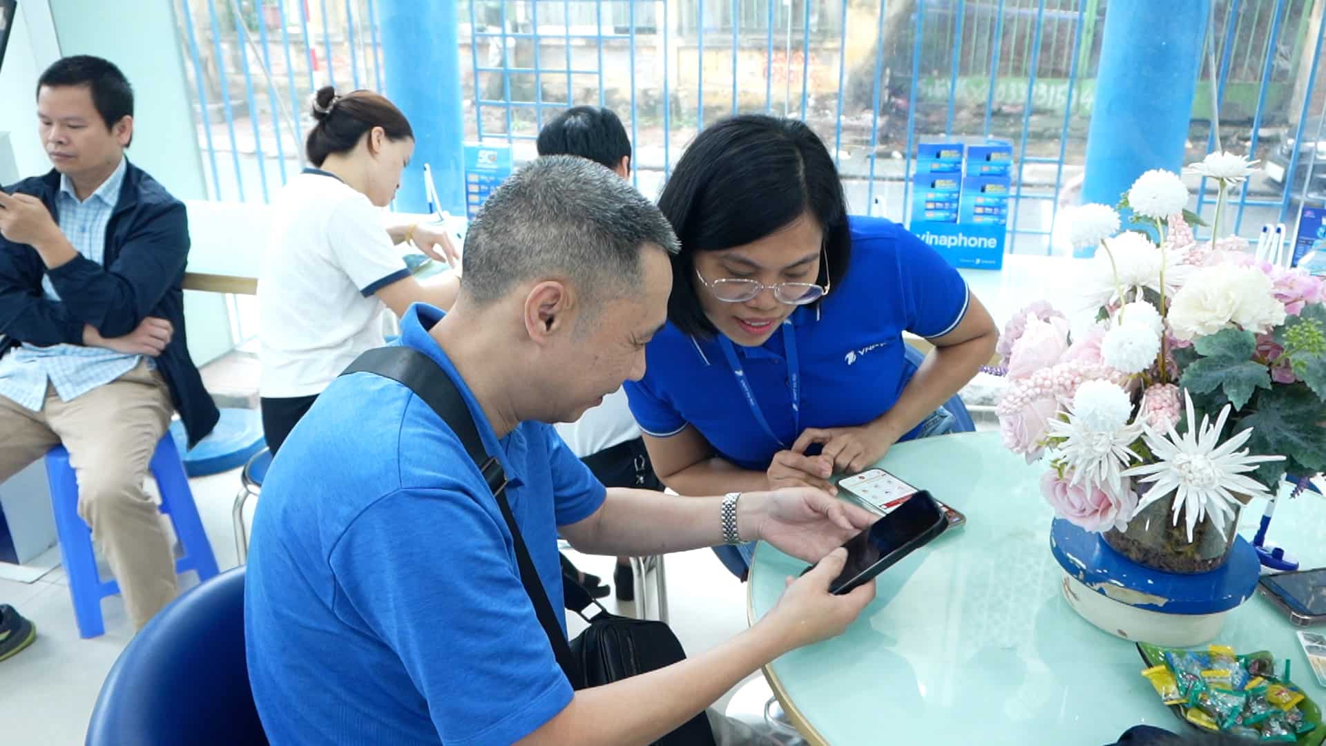 Elderly people are happy to receive subscriber standardization support