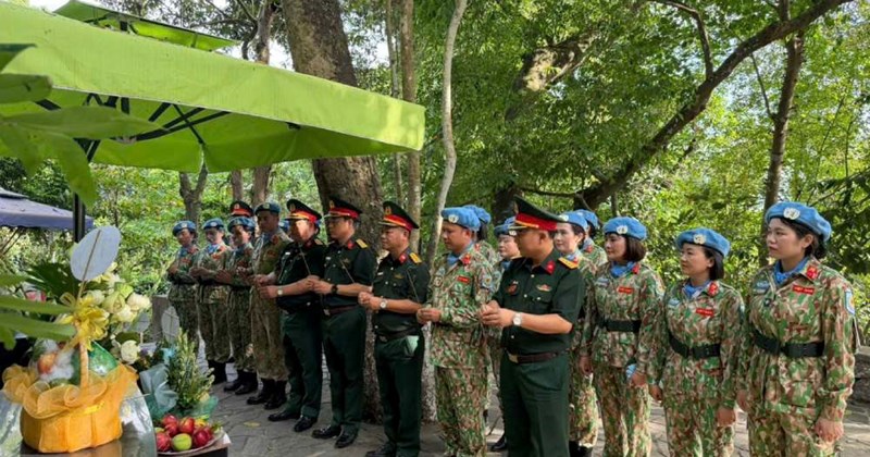 Đoàn công binh 5 dâng hương tưởng niệm Chủ tịch Hồ Chí Minh tại K9 - Đá Chông