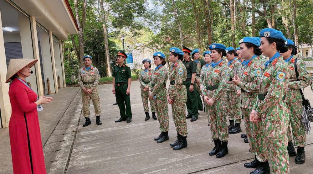 Hoạt động về nguồn tại K9 - Đá Chông. Ảnh: Cục GGHB