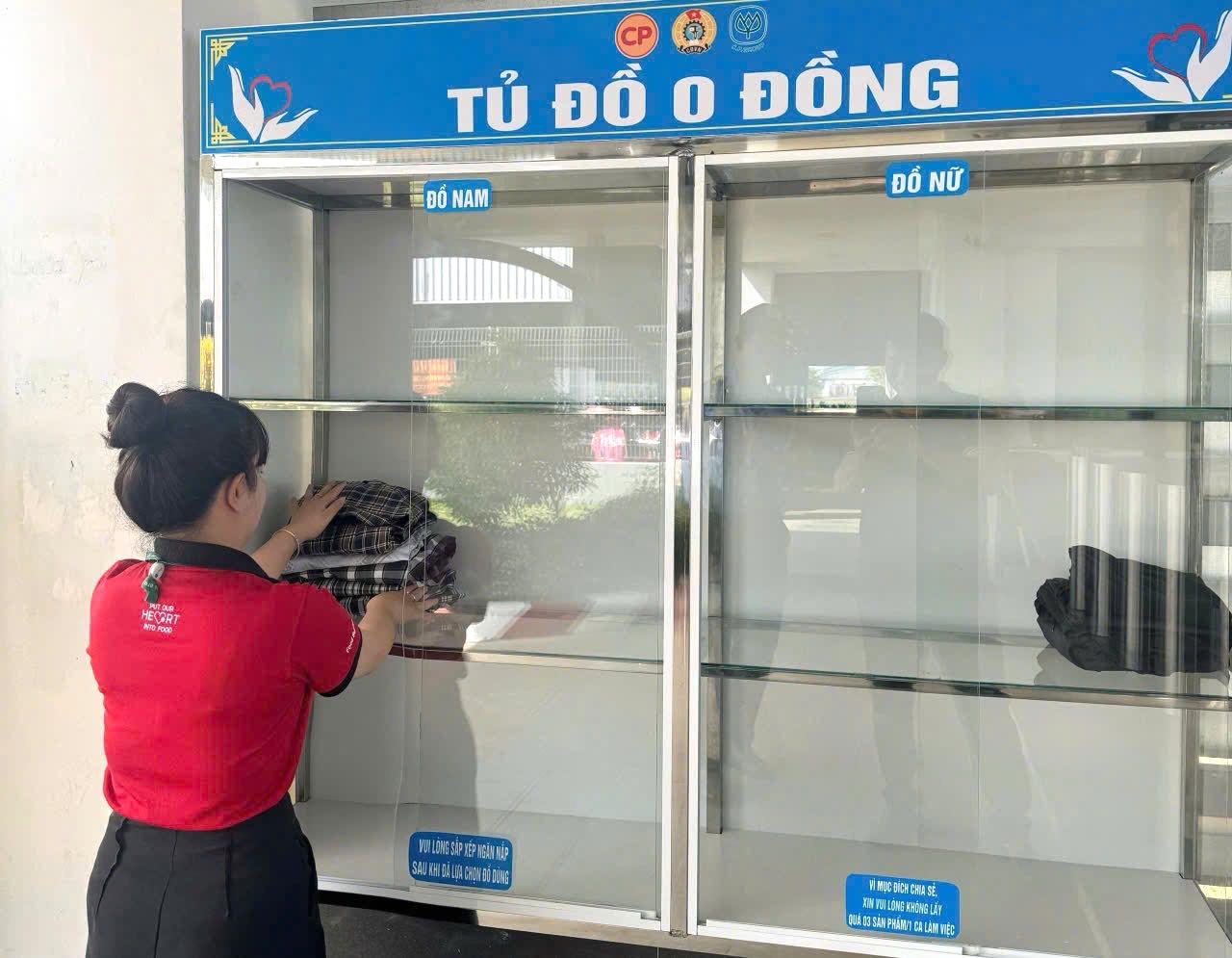 “Tủ đồ 0 đồng” giúp đỡ người có hoàn cảnh khó khăn, hàng tháng chia sẻ được hơn 2.300 sản phẩm. Ảnh: NVCC