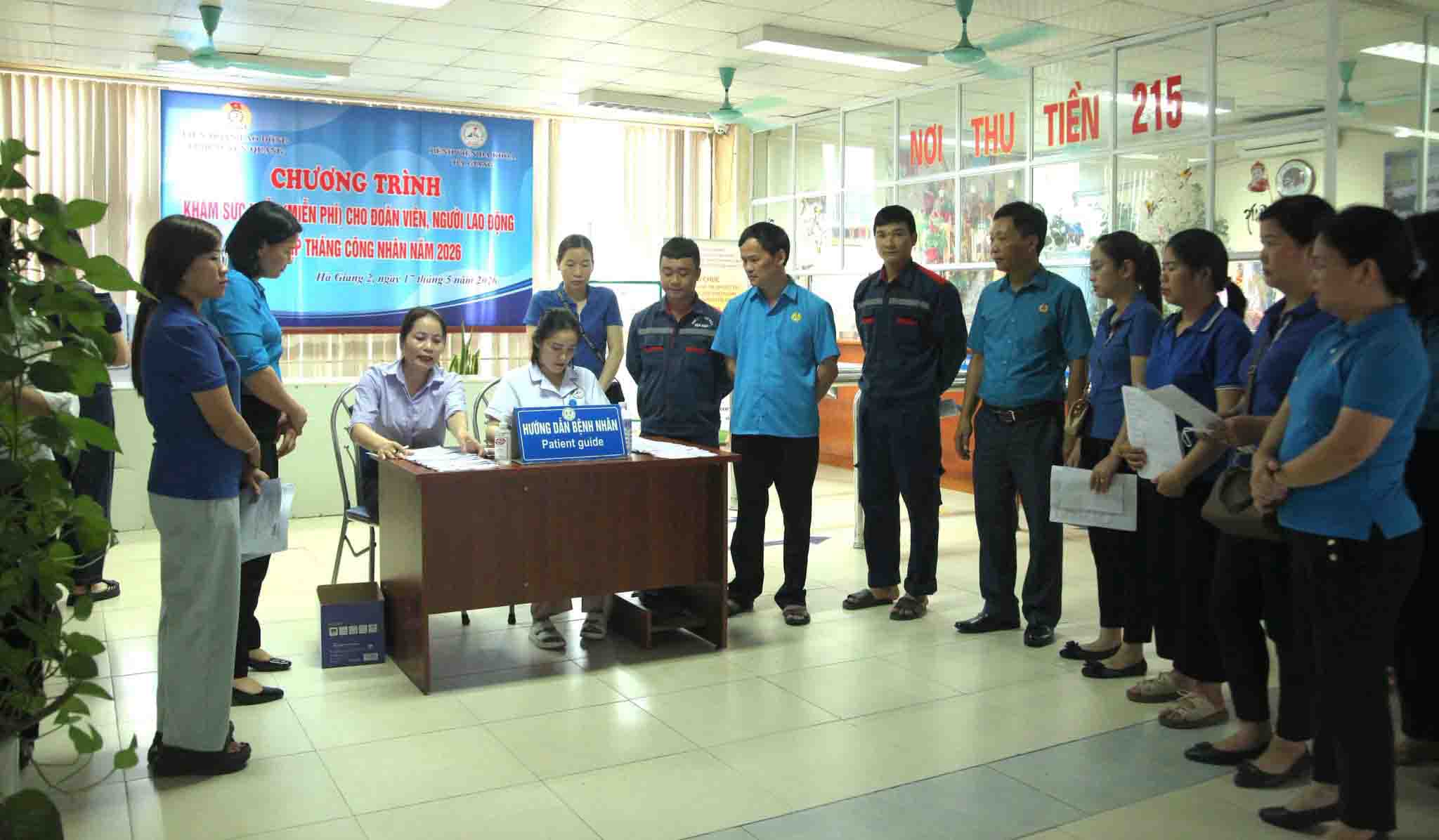 Thăm khám sức khỏe miễn phí cho đoàn viên, NLĐ tại Tuyên Quang. Ảnh: LĐLĐ Tuyên Quang.