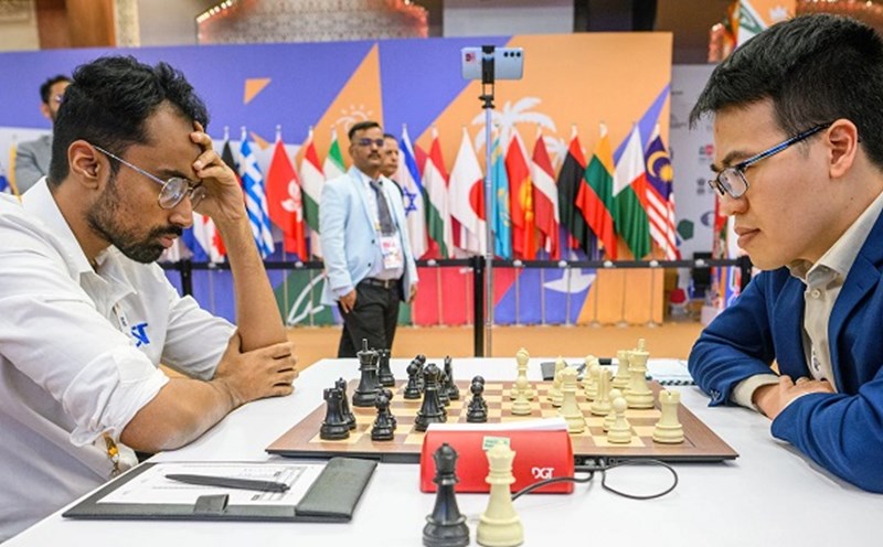 Grandmaster Le Quang Liem (right) will compete in some e-sport chess tournaments. Photo: FIDE