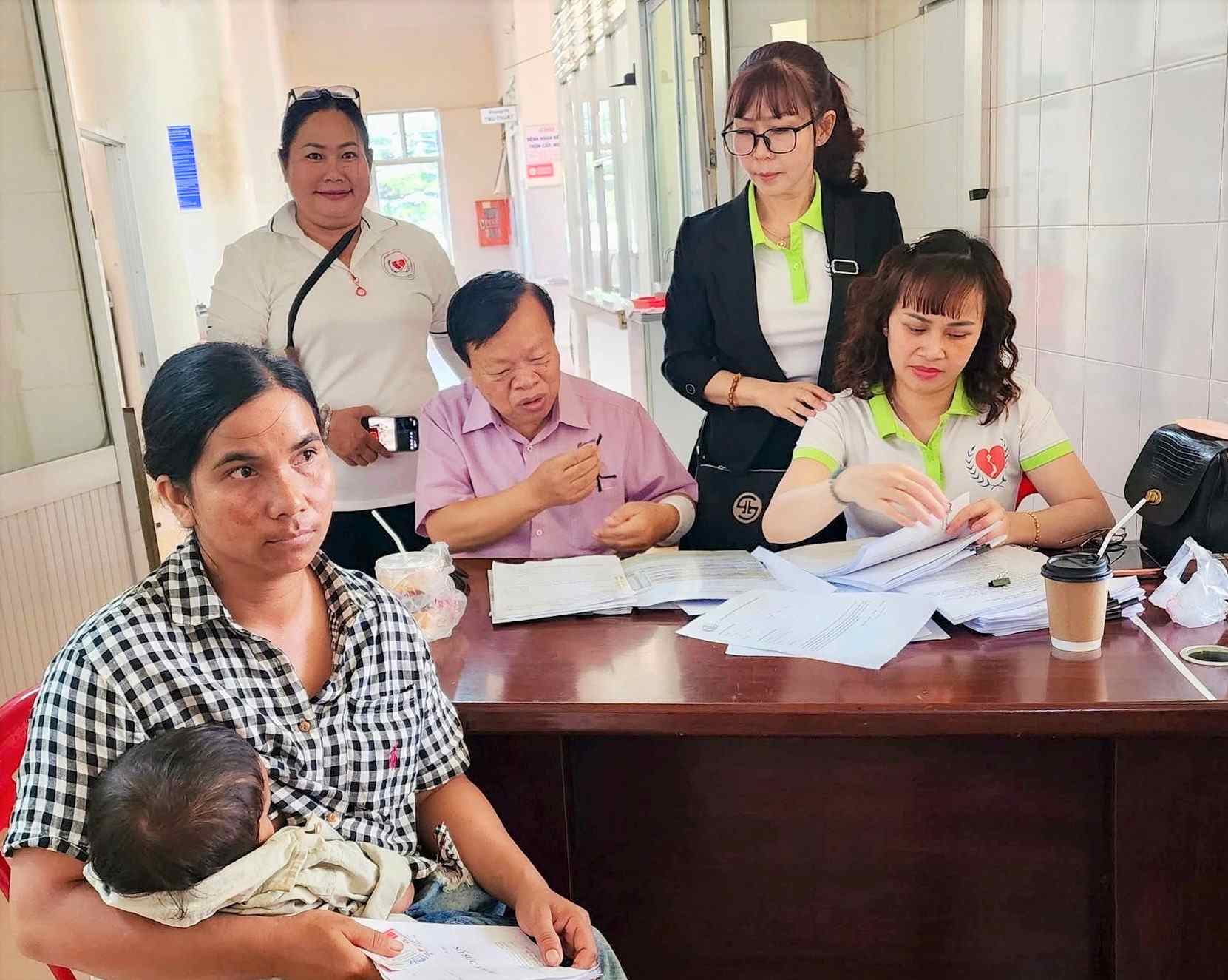 Trong đợt tổ chức đầu tiên, toàn tỉnh Lâm Đồng có 396 trường hợp được khám, tầm soát tim mạch miễn phí. Ảnh: Nguyễn Lực 