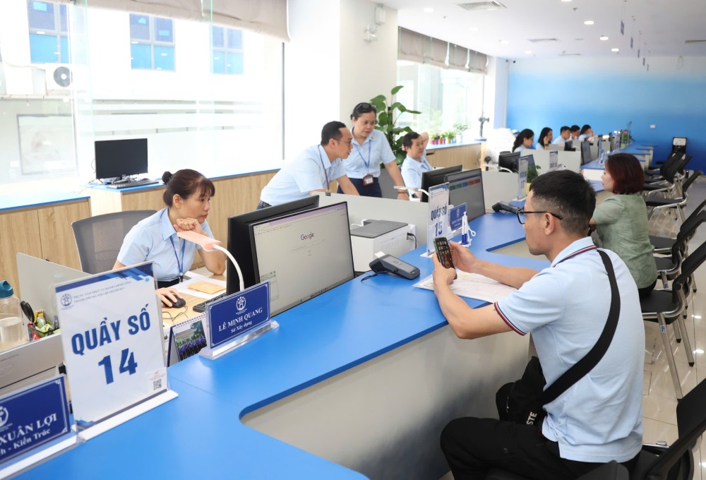 Từ ngày 1.7, lương cơ sở là 2,53 triệu đồng/tháng, tăng 8% so với mức lương cơ sở hiện nay. Ảnh: Phạm Đông