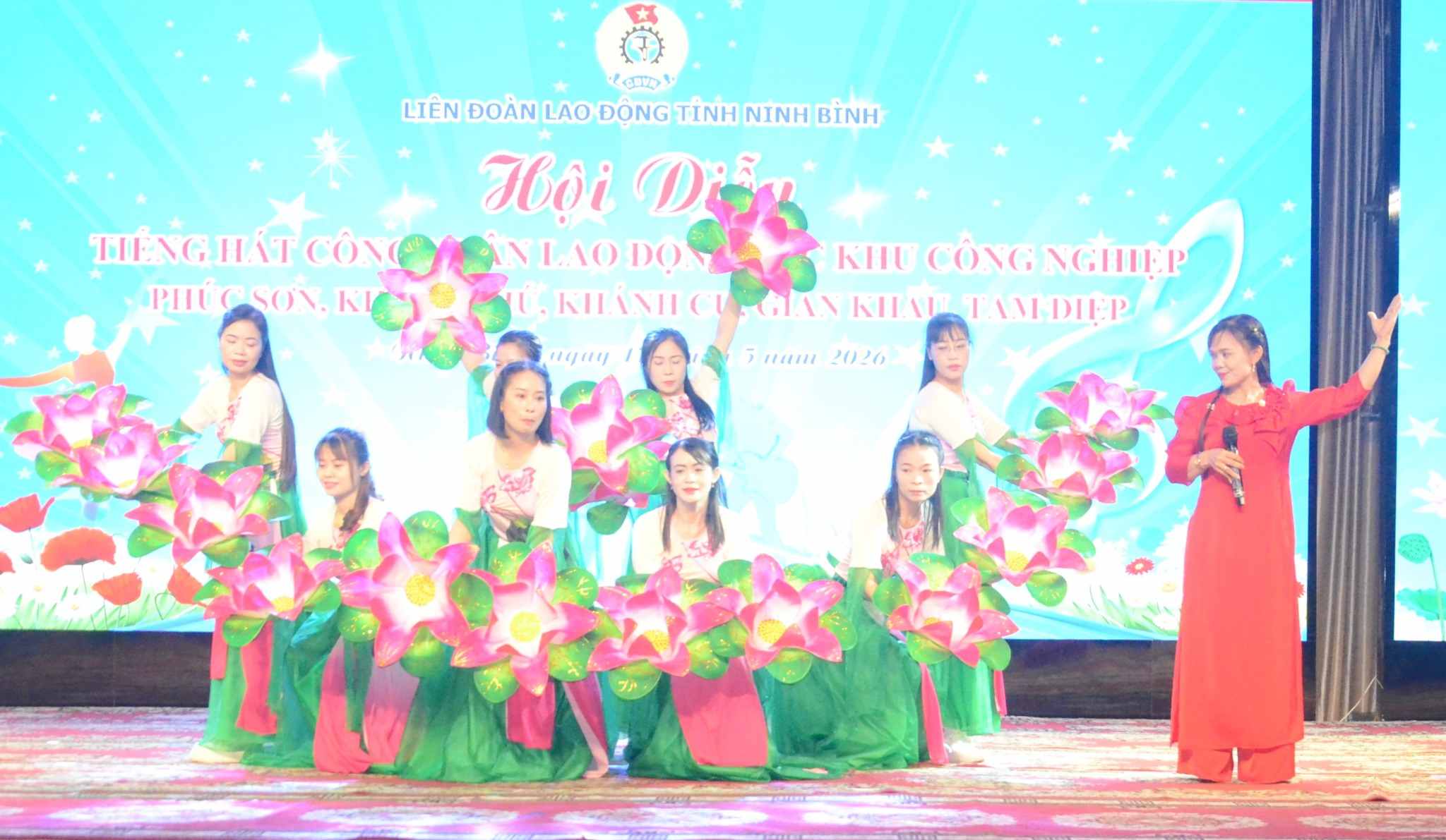 Các đội tuyển đã mang đến hội thi 28 tiết mục văn nghệ đặc sắc. Ảnh: Nguyễn Trường