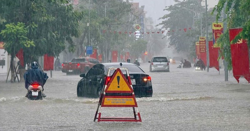 Mưa lớn gây ngập lụt nhiều nơi ở Hải Phòng