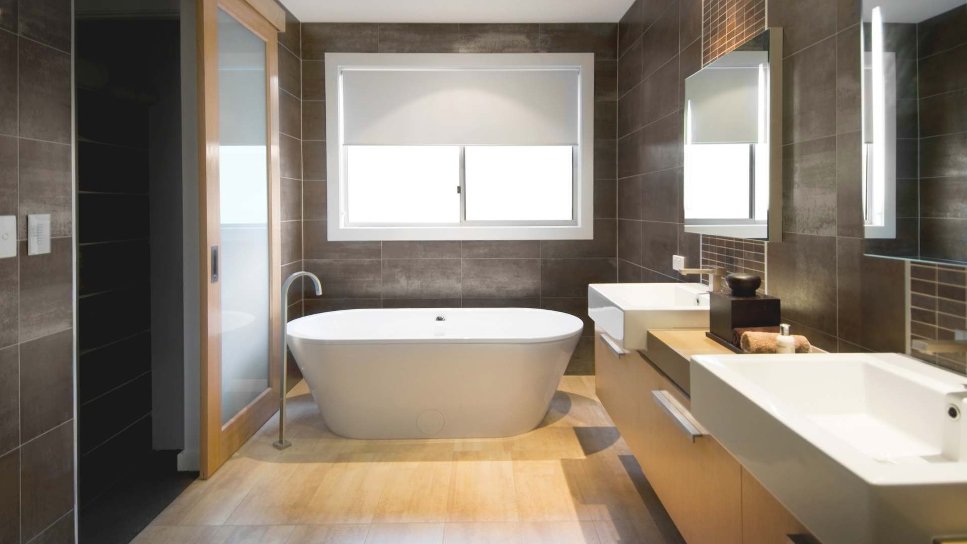Keeping the bathroom dry and ventilated helps effectively limit odors and mold. Graphics: Thanh Thanh