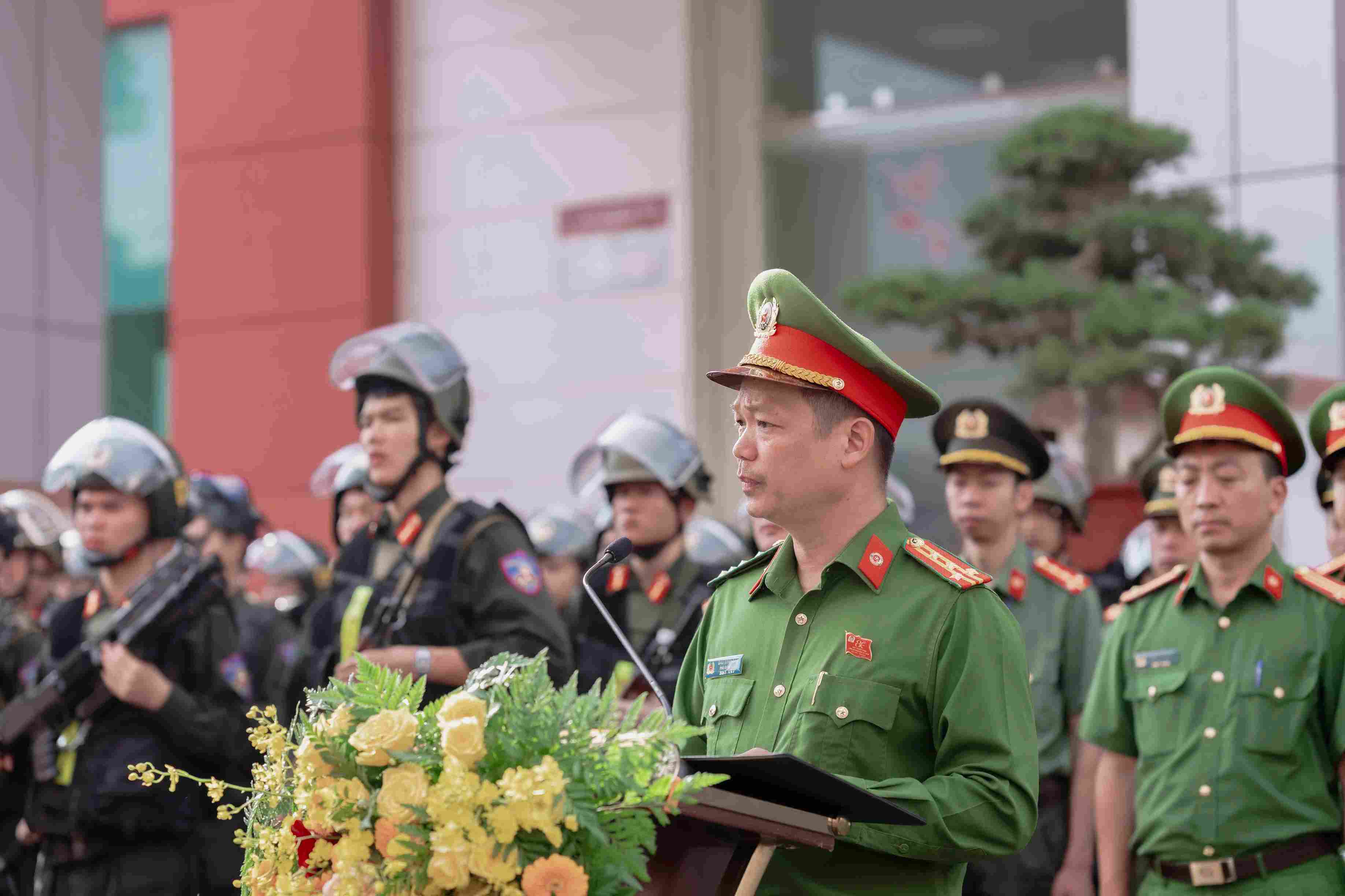 Đại tá Đậu Xuân Bảo - Phó Giám đốc Công an tỉnh Lâm Đồng phát biểu chỉ đạo tại buổi diễn tập. Ảnh: Lê Tiến 