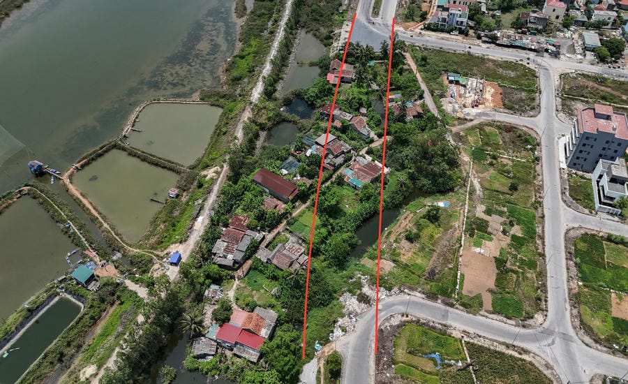 Overview of the bottleneck of the Le Ky riverside residential area project, making the road unable to be clear. Photo: Nguyen Luan