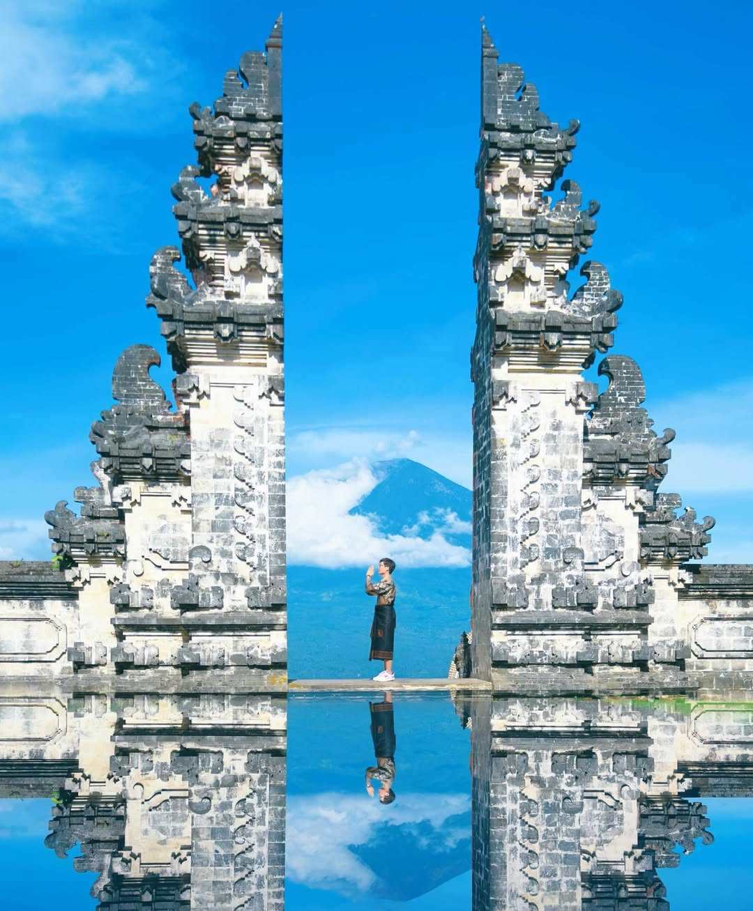 Cổng trời Bali ở Indonesia gây choáng ngợp bởi cảnh sắc thiên nhiên hùng vĩ