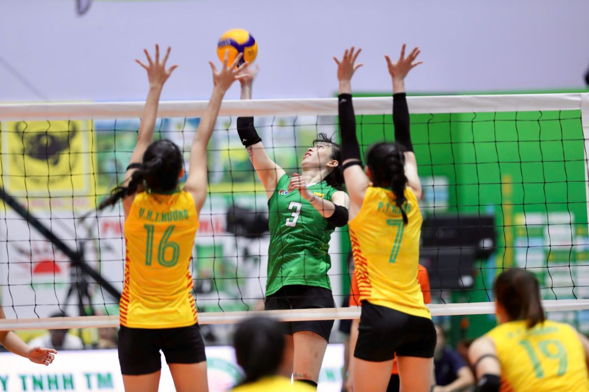 VTV Bình Điền Long An suit les traces de l'équipe de Jiangsu en demi-finale du groupe A, après une victoire 3-1 contre Binh chủng Thông tin. Photo: Như Huy