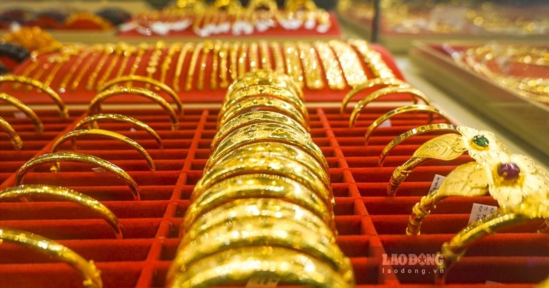 Giá vàng trong nước tăng vọt