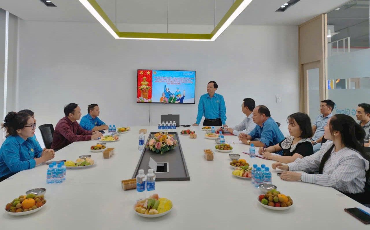Ông Lưu Thế Thuận - Chủ tịch Công đoàn xã Bàu Bàng phát biểu. Ảnh: Công đoàn cung cấp
