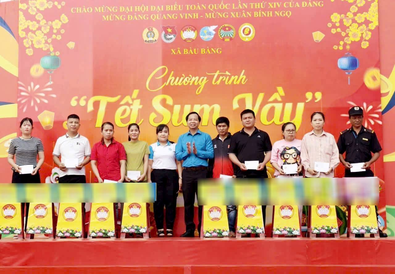 Ông Lưu Thế Thuận có nhiều hoạt động chăm lo cho đoàn viên khó khăn. Ảnh: Đình Trọng