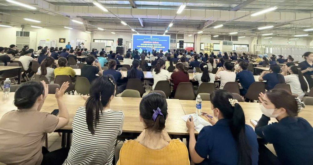Nghe An Provincial Labor Culture House coordinates to organize a legal communication program for workers of An Nam Matsuoka VSIP Nghe An Garment Co., Ltd. Photo: Nghe An Trade Union