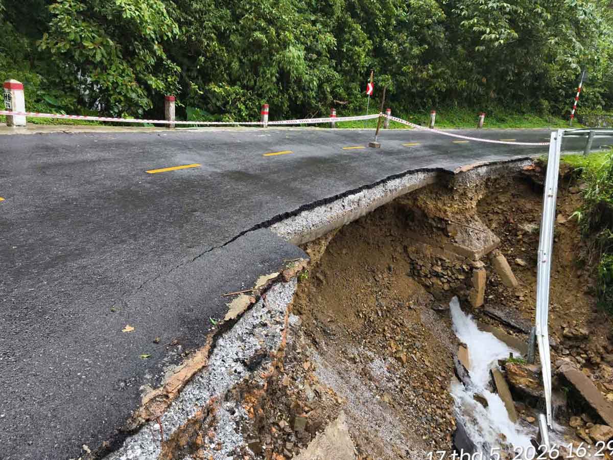 Landslide point on National Highway 18C from Quang Duc commune to Binh Lieu (Quang Ninh). Photo: People provided
