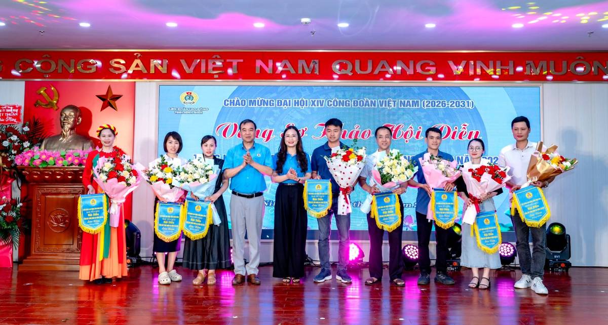 Ninh Binh Provincial Labor Federation has just organized the preliminary round of the "Song of Workers of Industrial Parks in Nam Dinh Region 2026" Festival. Photo: Ha Vi