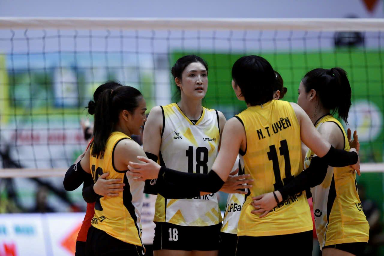 LPB Ninh Binh faces a lot of pressure before the final match against Hanoi Tasco Auto. Photo: Phuong Dung